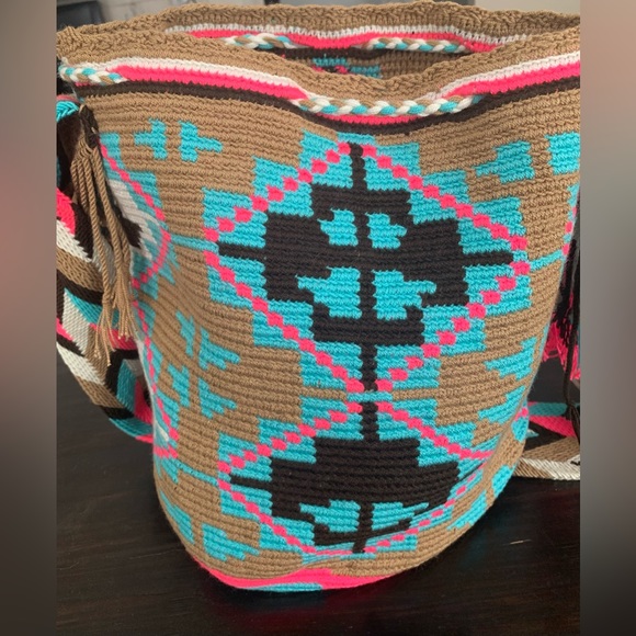 Unique and colorful artisan handmade colombian mochila (bag) - Picture 5 of 7
